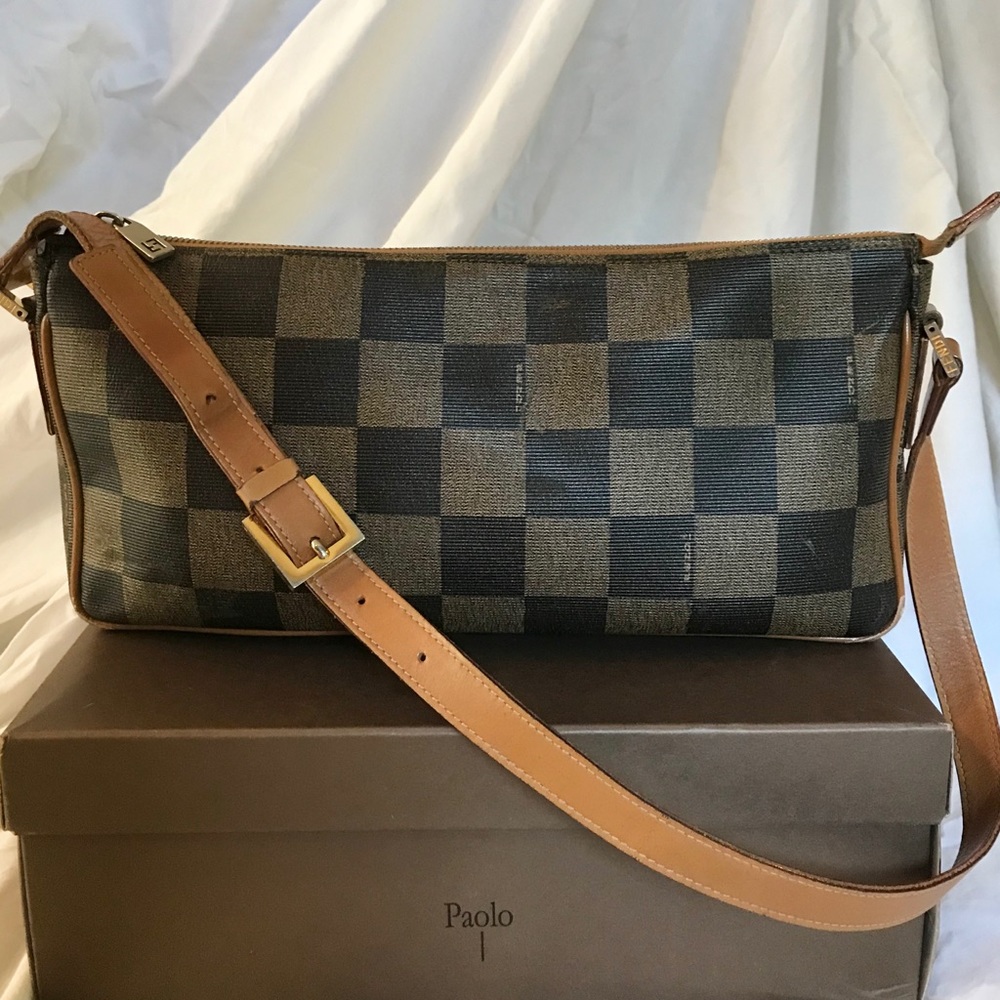 ✨SOLD✨FENDI- Vintage Fendi - Shoulder Purse